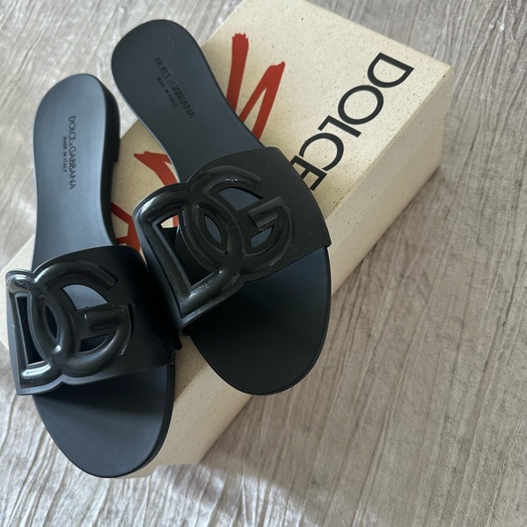 Authentic Dolce & Gabbana Slippers - Picture 5 of 5